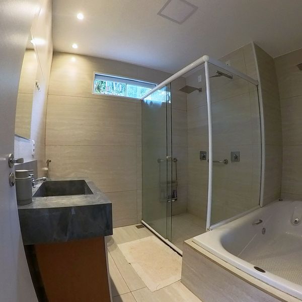Banheiro da Suíte do Amor com banheira de hidromassagem